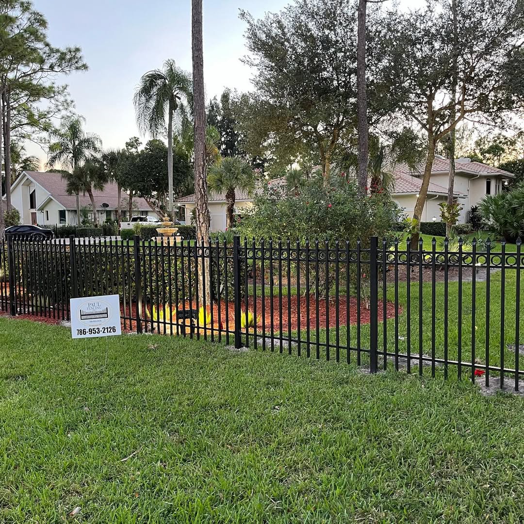 Aluminum perimeter fence