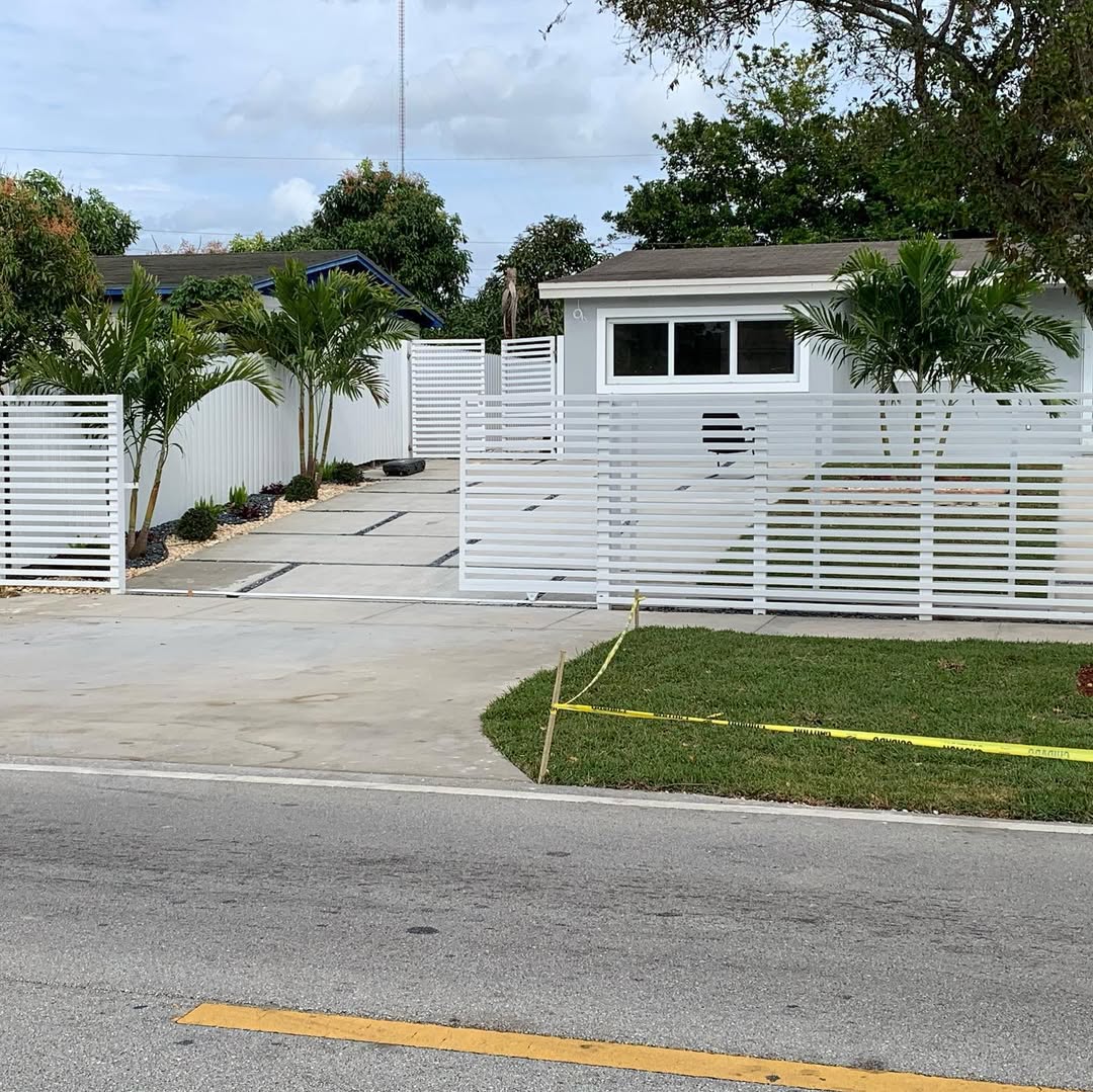 White horizontal slat fence