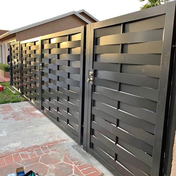 Woven metal gate